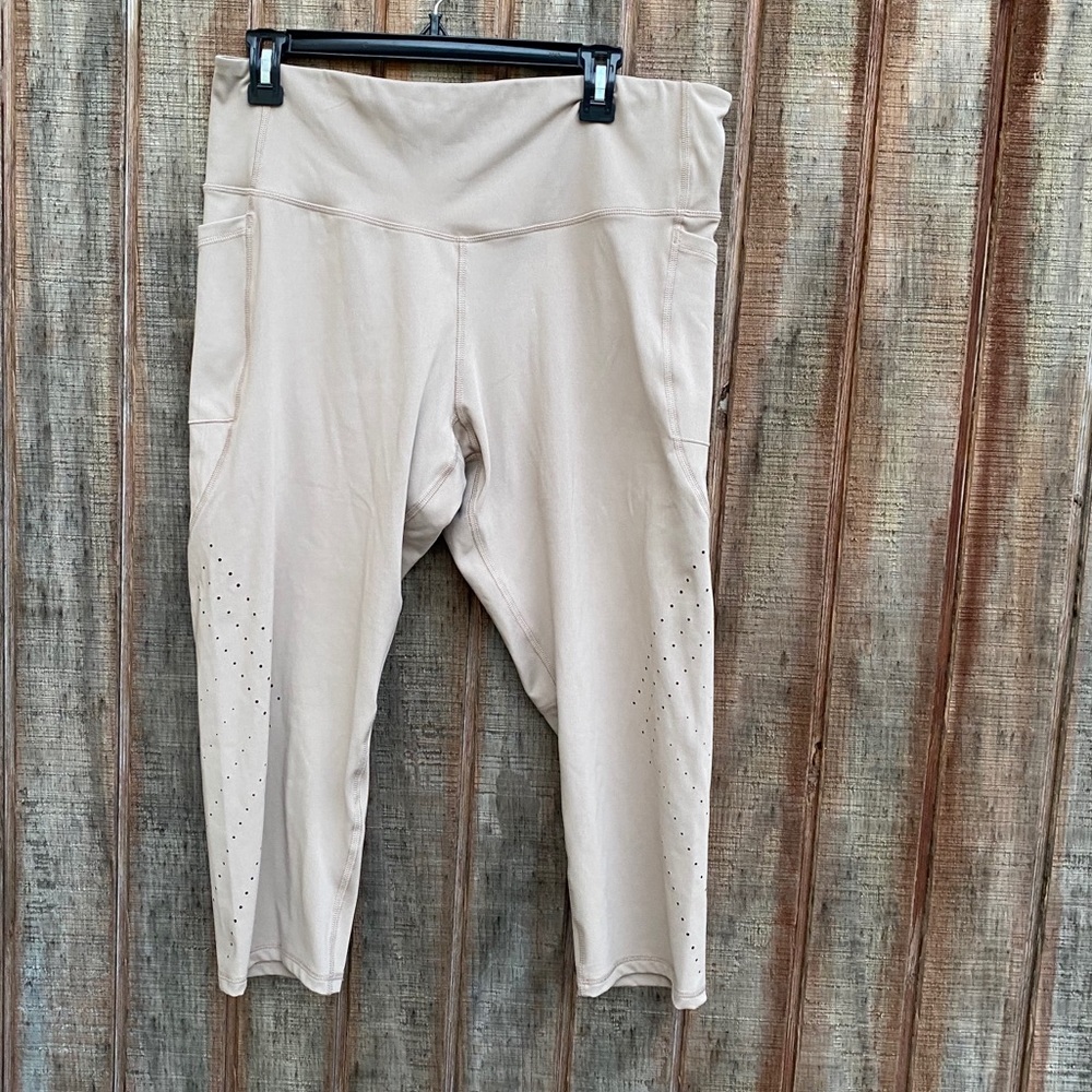 Champion cropped perforated sport pant
